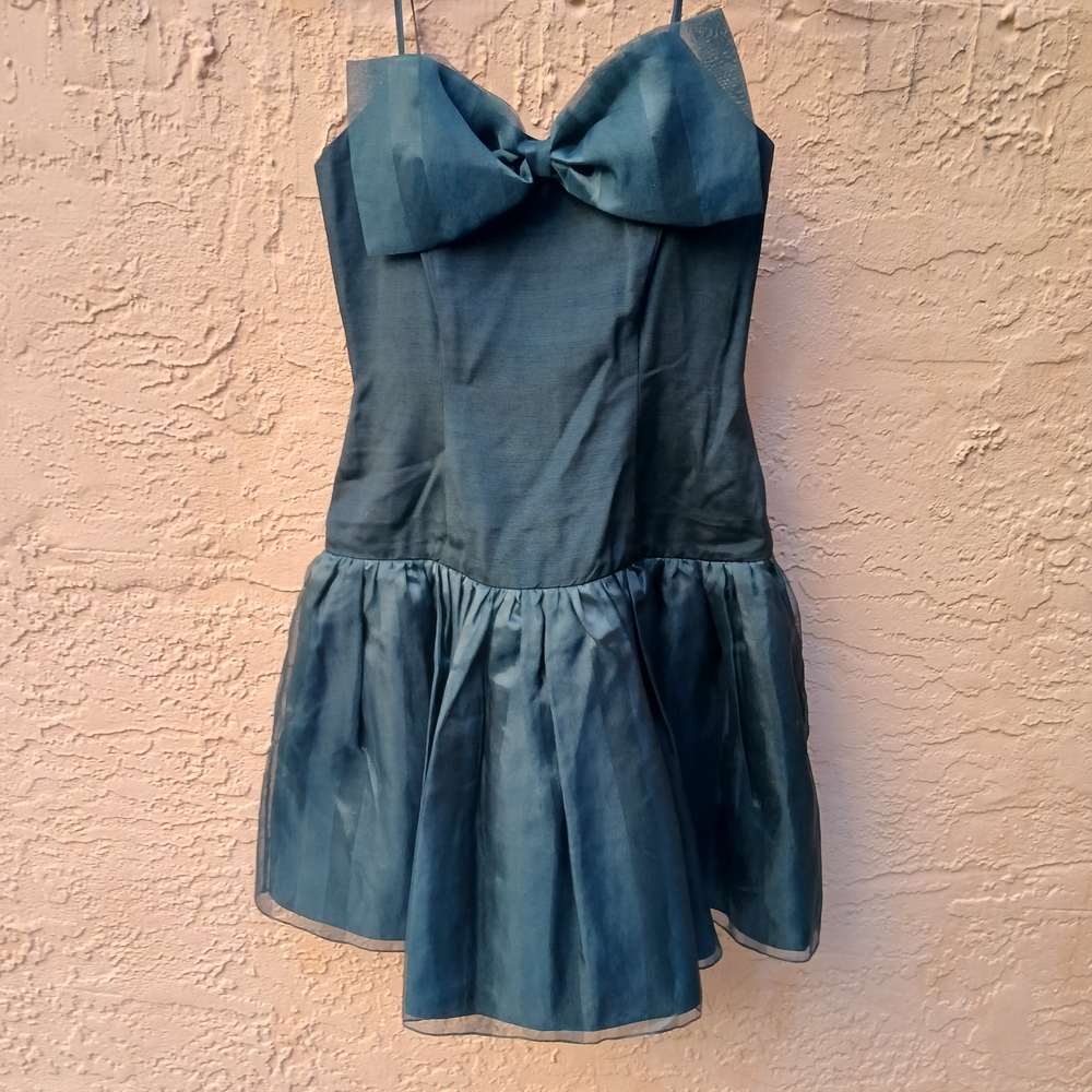 Elegant Blue Strapless Dress with Bow Detail